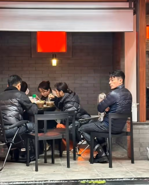 霍建華自律保持身材,拍戲現場看別人吃飯引矚目