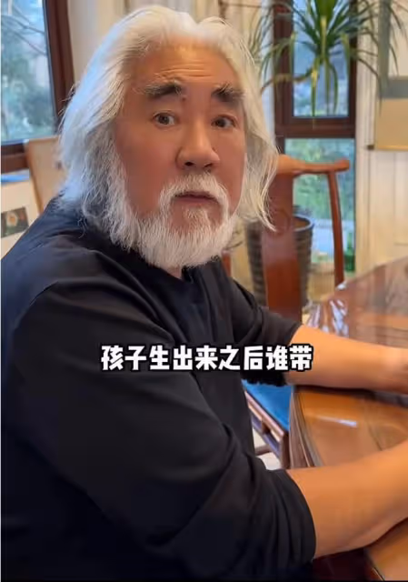 張紀中嬌妻回應懷四胎，72歲張導化身奶爸，拍胸脯保證會親自帶娃