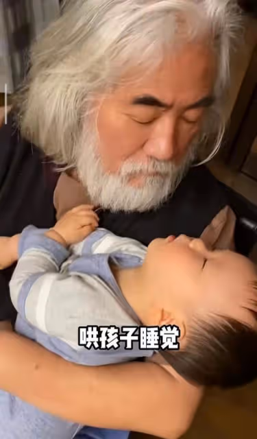 張紀中嬌妻回應懷四胎，72歲張導化身奶爸，拍胸脯保證會親自帶娃