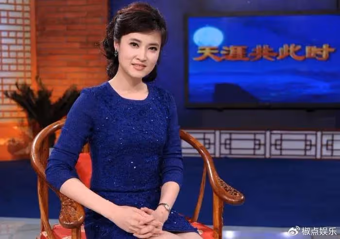 能力不輸董卿,在央視低調三十年,如今竟發現她背景「不簡單」