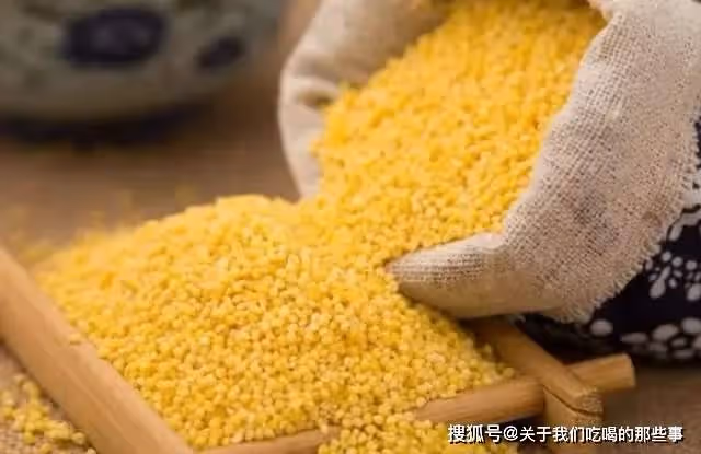 煮小米粥很多人第一步就做錯了,教你正確煮法,米油厚實粒粒開花