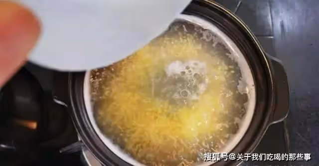 煮小米粥很多人第一步就做錯了,教你正確煮法,米油厚實粒粒開花