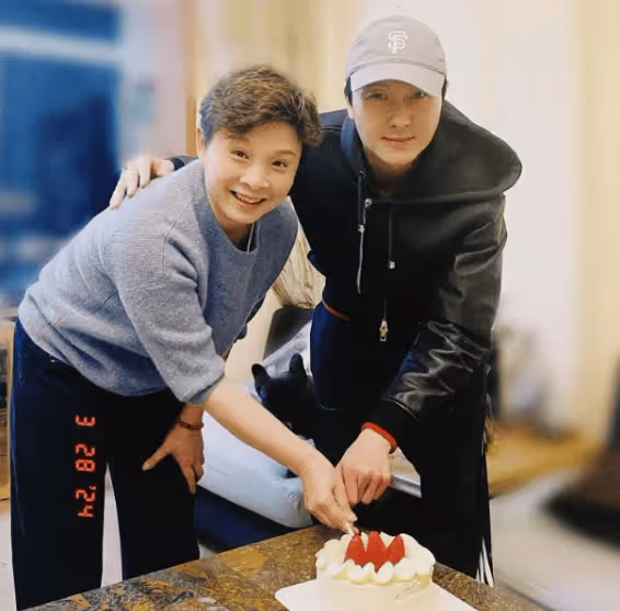 TVB視帝紀念入行19周年!曬出早年青澀照!自稱瞞著家人入行