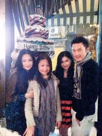 29歲TVB女星突曬性感婚照!圈中好友紛紛恭喜!選港姐後與外籍男友分手