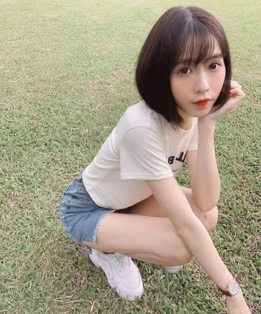 這樣的中短髮髮型十分減齡又氣質,難怪很多老師都喜歡