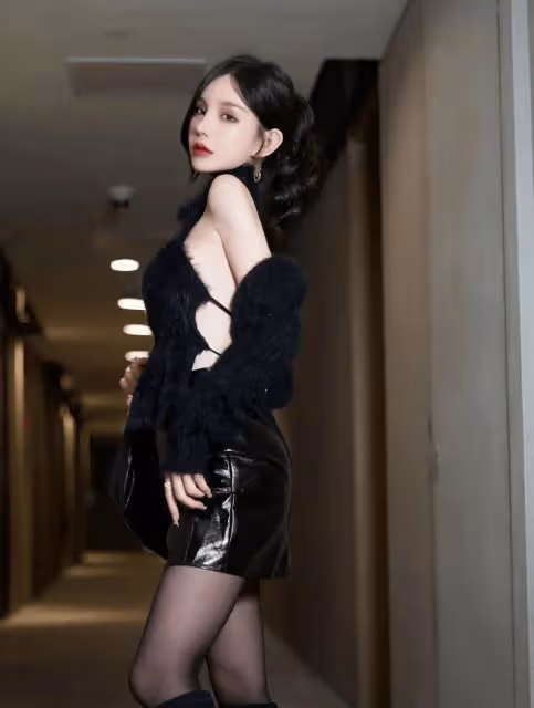 性感黑色搭配:嫵媚黑絲,迷人誘惑引領潮流,魅力無限令人心醉神迷