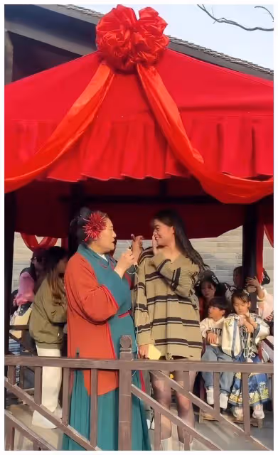 揭秘「開封王婆」真實身份:知名相聲大師兒媳,郭德綱尊稱師嬸