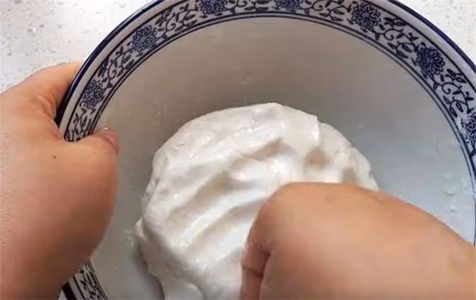 糯米粉這樣做超好吃,開水一燙,不用發麵,外酥里糯,個個鼓大泡