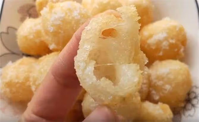 糯米粉這樣做超好吃,開水一燙,不用發麵,外酥里糯,個個鼓大泡