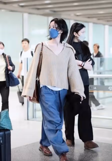 女大十八變!18歲李嫣新照變美變高,長得像李亞鵬,氣質像王菲!