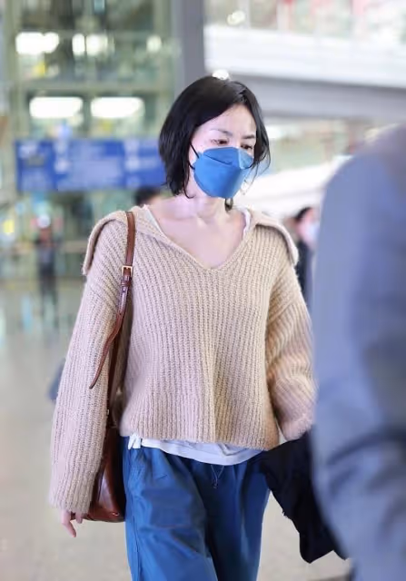 女大十八變!18歲李嫣新照變美變高,長得像李亞鵬,氣質像王菲!