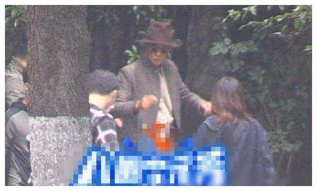 王志文近照曝光,身旁8名助理待命,8歲兒子出演電影