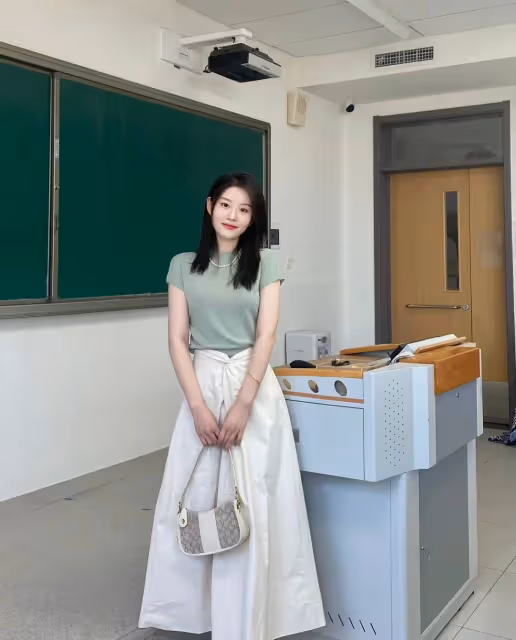 美術老師穿搭,被同事夸太知性啦