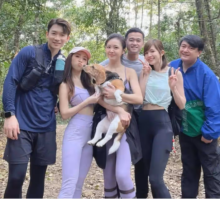 自曝一直在等富豪男友求婚!TVB人氣女星穿透視背心,大曬事業線