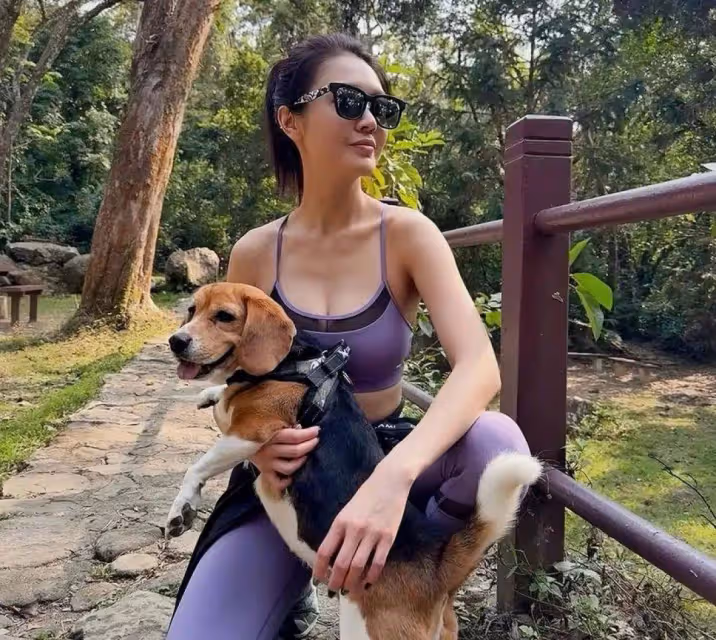自曝一直在等富豪男友求婚!TVB人氣女星穿透視背心,大曬事業線