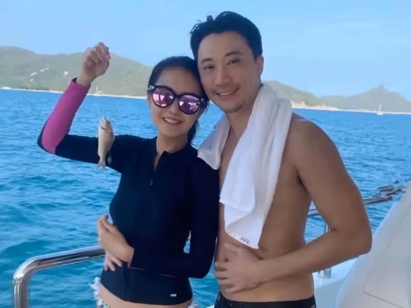 自曝一直在等富豪男友求婚！TVB人氣女星穿透視背心，大曬事業線