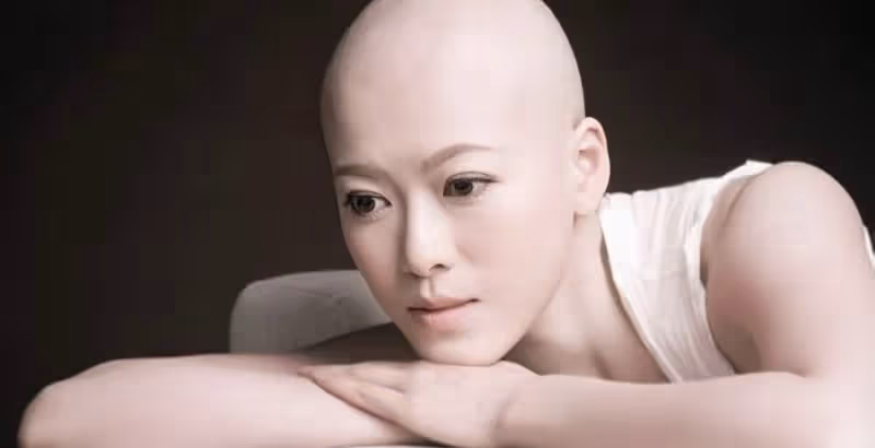 TVB女星選美舊照出土,患乳腺癌頭髮掉光,害怕病情復發決定丁克