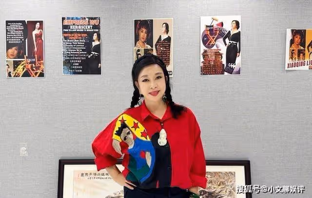 73歲劉曉慶扎麻花辮拍照，自稱仍是少年，網友：奶奶麻煩你清醒點