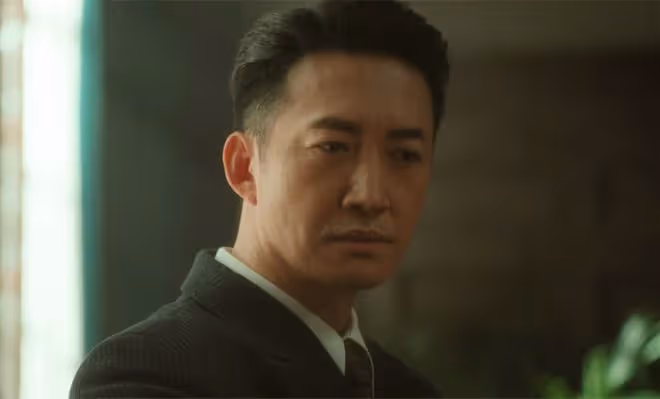 《追風者》直到假幣案「告破」,魏若來才發現,沈圖南可恥又可悲