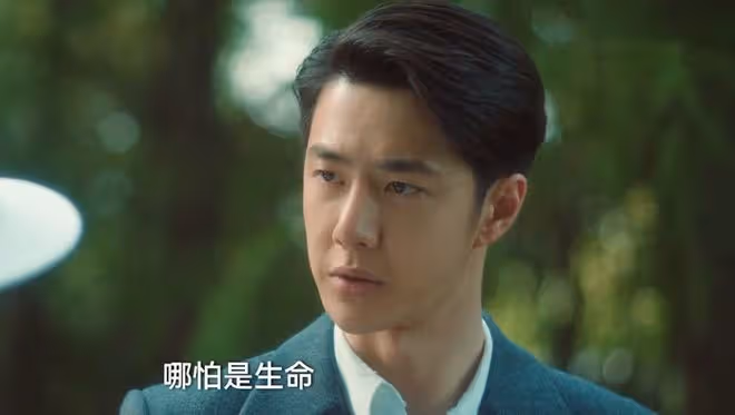 《追風者》直到假幣案「告破」,魏若來才發現,沈圖南可恥又可悲