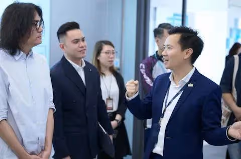 TVB人氣花旦擔任活動嘉賓合照被P走,網友生氣大罵:很不尊重