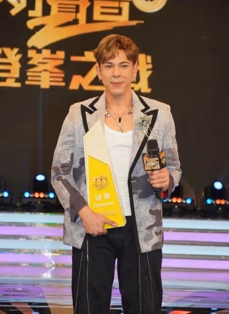 71歲殿堂級歌手狠批TVB選秀冠軍油膩誇張，大讚亞軍是可造之材