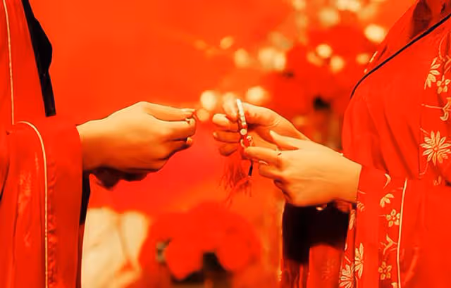養父將我養大,結婚時女方不讓養父上台,我取消婚禮:我看錯人了