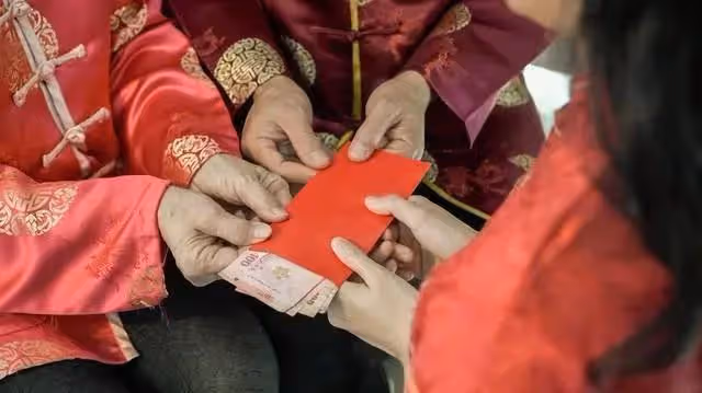 養父將我養大,結婚時女方不讓養父上台,我取消婚禮:我看錯人了