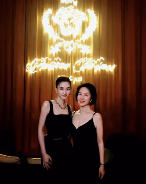 賭王女兒顏值大比拼：二三房出大美人，四房女兒少了幾分貴氣