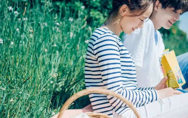 母親勸我和前夫復婚生二胎，在婆家樓下見到他和女兒，我捂住嘴哭
