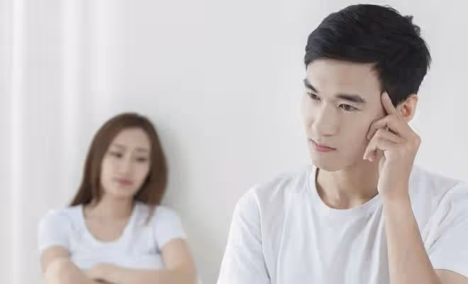 母親勸我和前夫復婚生二胎，在婆家樓下見到他和女兒，我捂住嘴哭