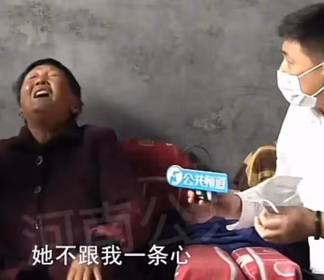 婆婆懷疑兒媳偷偷貼補娘家，撒潑打滾控訴：她和我不是一條心