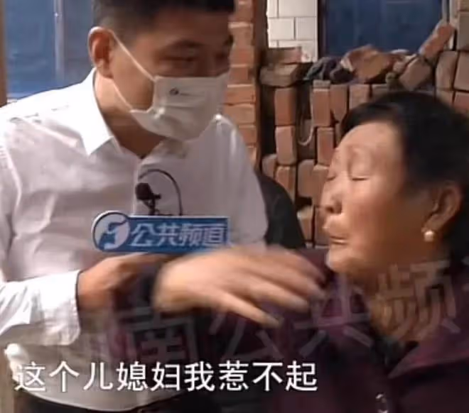 婆婆懷疑兒媳偷偷貼補娘家，撒潑打滾控訴：她和我不是一條心