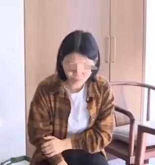 姐姐暴富後，父母：給窮妹妹120萬，每月再給8000工資，不給起訴