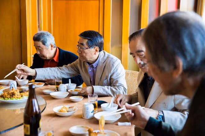 為什麼中年過後要遠離同學聚會?我的經歷,就是給大家最好的警示