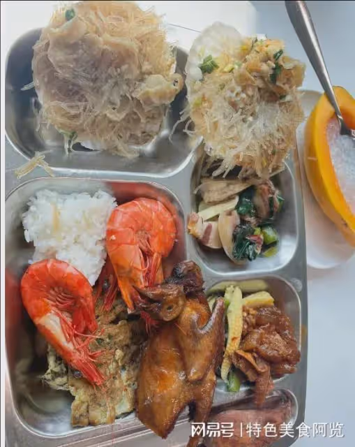 富士康員工曬出伙食,引髮網友熱議,網友:就這些?太差勁了!