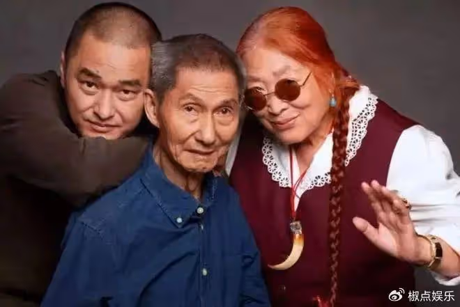 突發！馮唐87歲母親去世，生前穿紅衣喝烈酒：我因好色才嫁給你爹