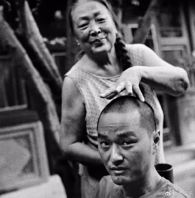 突發！馮唐87歲母親去世，生前穿紅衣喝烈酒：我因好色才嫁給你爹