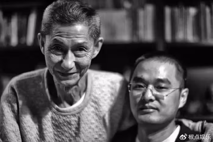 突發！馮唐87歲母親去世，生前穿紅衣喝烈酒：我因好色才嫁給你爹