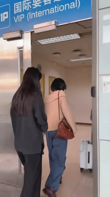王菲長腿衣架子遺傳愛女　李嫣迎18歲氣質復刻天后媽