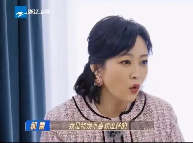 郝蕾遭網友怒懟！問朱梓驍：是直播賺的差不多了嗎？又回來做演員
