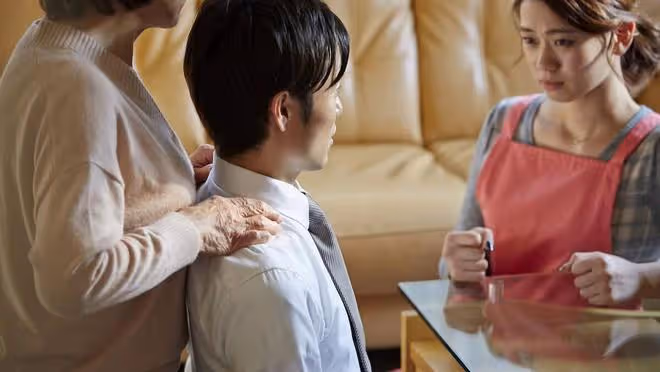 第一次去男友家,准婆婆三次暗示我去廚房,我果斷讓她無話可說