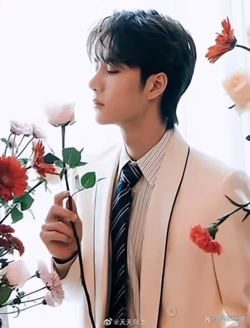 從唱跳愛豆到高顏值頂流男主演,細數王一博的星光點點