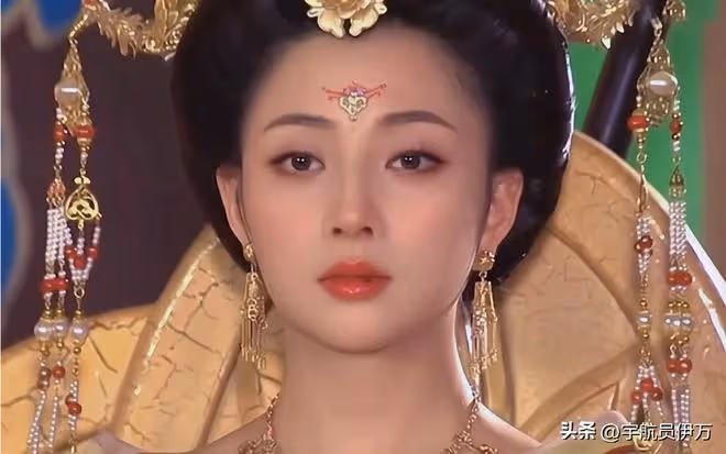 殷桃:前夫入獄遭爭議,疑似劈腿國足前鋒李金羽,如今成人生贏家