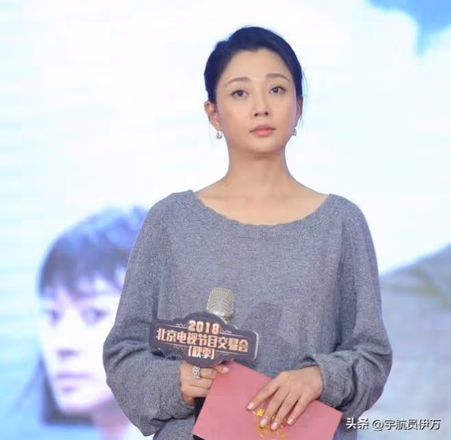 殷桃:前夫入獄遭爭議,疑似劈腿國足前鋒李金羽,如今成人生贏家