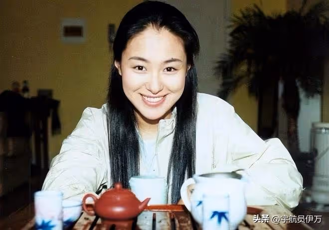 沈傲君:同居10年遭背叛後嫁外交官,如今的她,證實劉德華沒說錯