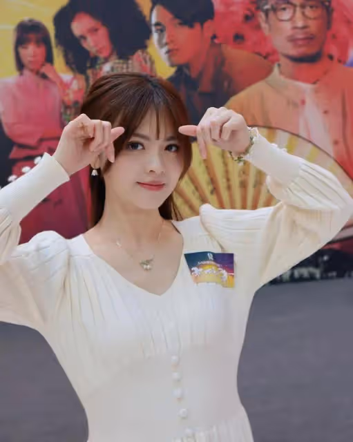 TVB小花空姐出身,入娛樂圈後父女關係變差!專門不看她演戲