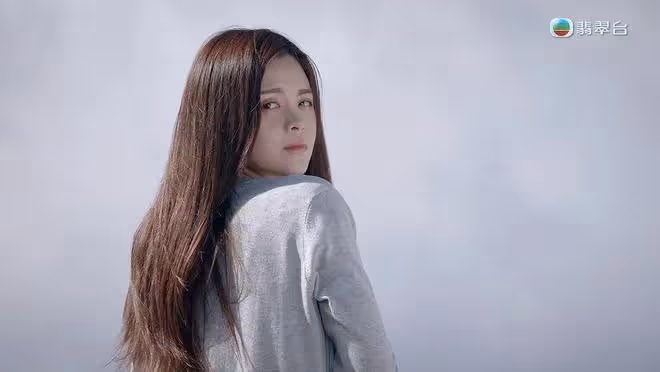 TVB小花空姐出身,入娛樂圈後父女關係變差!專門不看她演戲