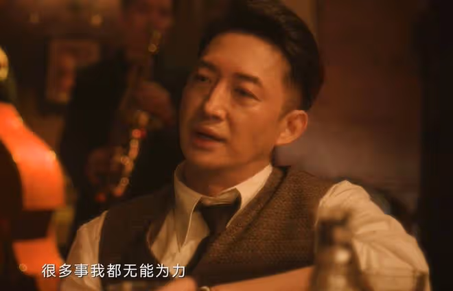 《追風者》直到阿文跳樓自盡，魏若來才發現，沈圖南虛偽的真面目