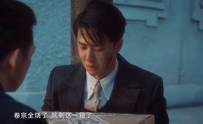 《追風者》直到沈圖南發現被監聽，他才發現，黃秘書背叛的原因